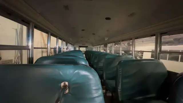 BUS FOR SALE / BUS À VENDRE 2,000$ - Photo 5