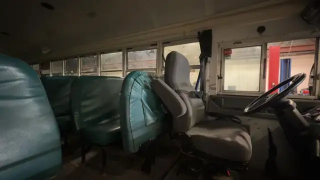 BUS FOR SALE / BUS À VENDRE 2,000$ - Photo 6