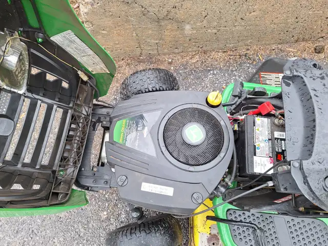 John Deere Tractor - Photo 2