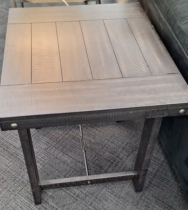 3 pc Ashley Noorbrook coffee/end tables - Photo 2