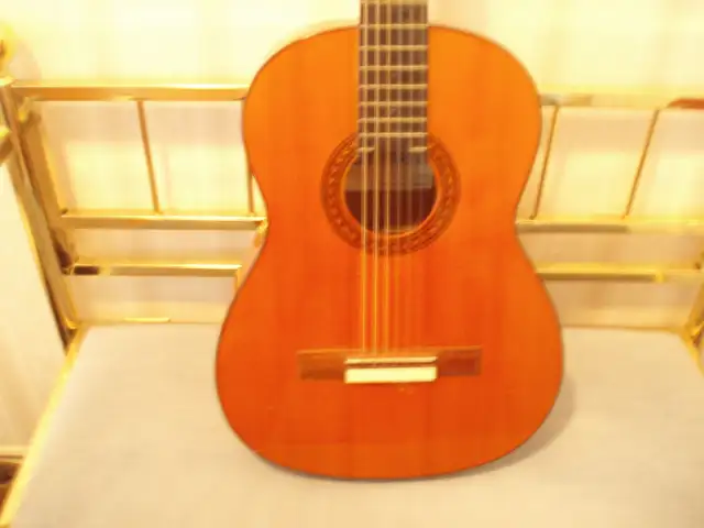 VINTAGE  - CLASSICAL ACOUSTIC GUITAR   ( EXCELLENT CONDITION ) - Photo 2