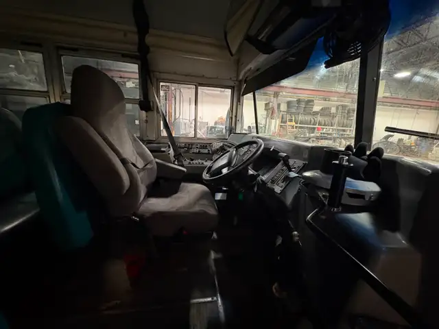 BUS À VENDRE / BUS FOR SALE 4,500$ - Photo 8
