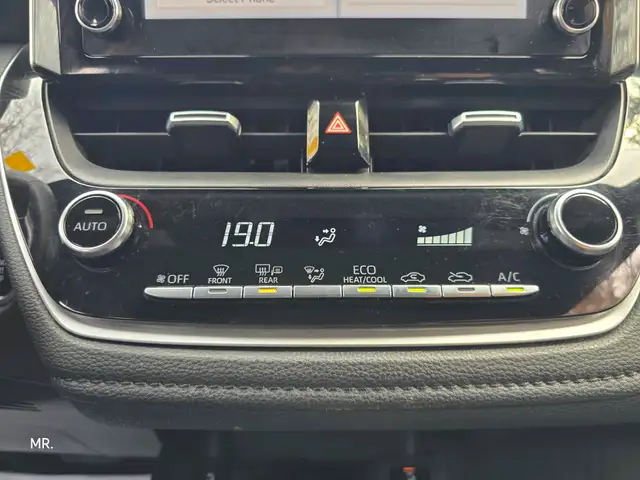 2021 Toyota Corolla SE - Photo 18