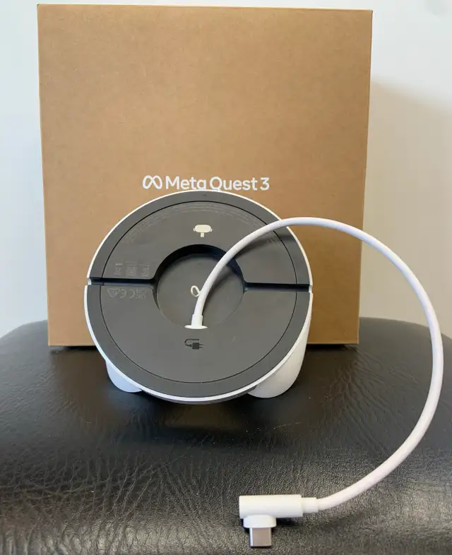 Meta Quest 3 W/ Controller and Charging Station - Photo 2