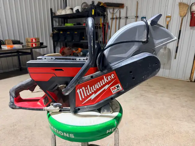 Milwaukee MX FUEL Cut-Off Saw Kit (Saw,4 Batteries,Charger)