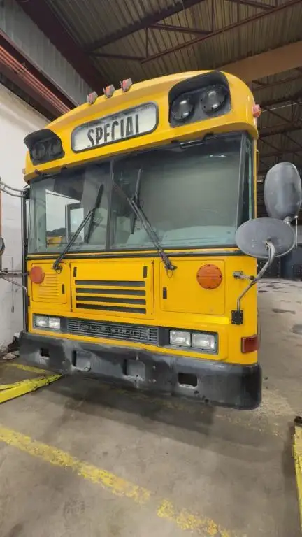 BUS FOR SALE / BUS À VENDRE 2,000$ - Photo 3