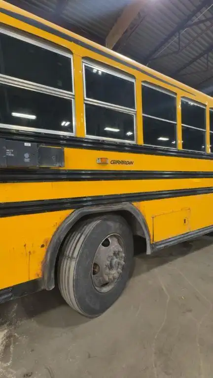 BUS FOR SALE / BUS À VENDRE 2,000$ - Photo 4