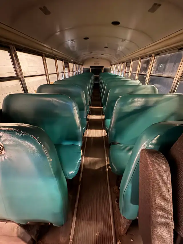 BUS FOR SALE / BUS À VENDRE 2,000$ - Photo 6