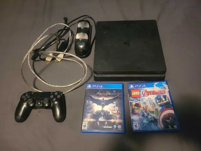 500GB PS4 SLIM   2 GAMES!
