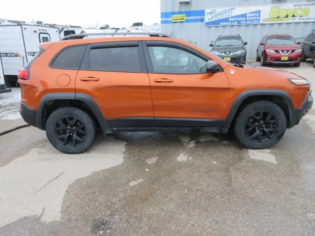 2015 Jeep Cherokee Trailhawk Leather Interior 4WD Rear Wiper - Photo 4