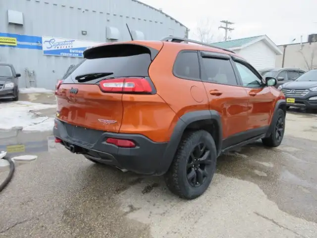 2015 Jeep Cherokee Trailhawk Leather Interior 4WD Rear Wiper - Photo 5