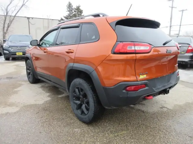 2015 Jeep Cherokee Trailhawk Leather Interior 4WD Rear Wiper - Photo 7