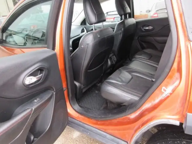 2015 Jeep Cherokee Trailhawk Leather Interior 4WD Rear Wiper - Photo 10