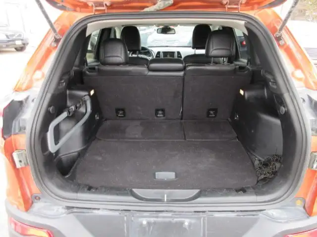 2015 Jeep Cherokee Trailhawk Leather Interior 4WD Rear Wiper - Photo 11