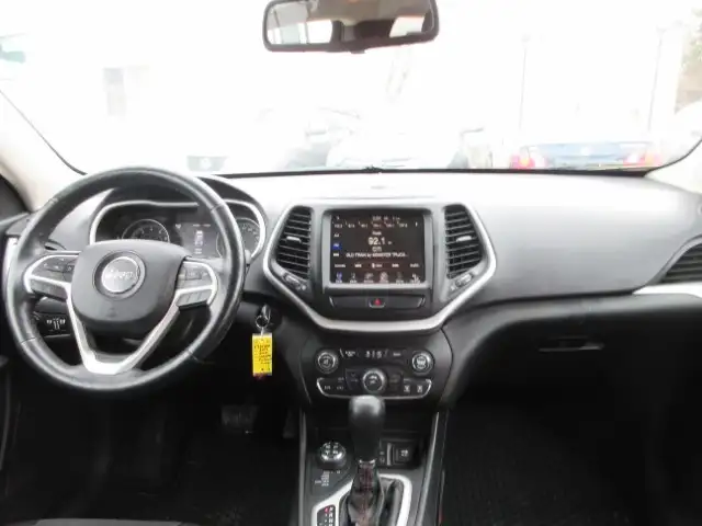 2015 Jeep Cherokee Trailhawk Leather Interior 4WD Rear Wiper - Photo 14