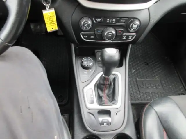 2015 Jeep Cherokee Trailhawk Leather Interior 4WD Rear Wiper - Photo 15