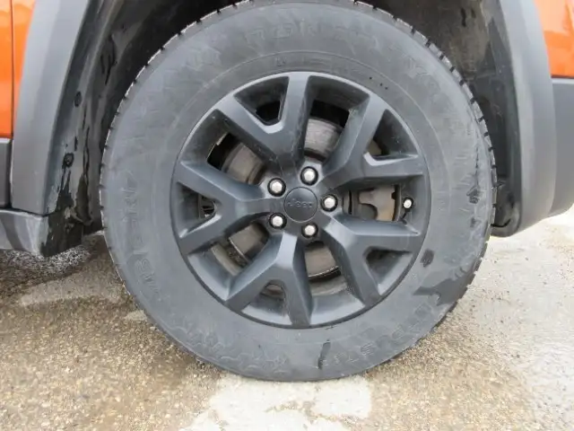 2015 Jeep Cherokee Trailhawk Leather Interior 4WD Rear Wiper - Photo 21