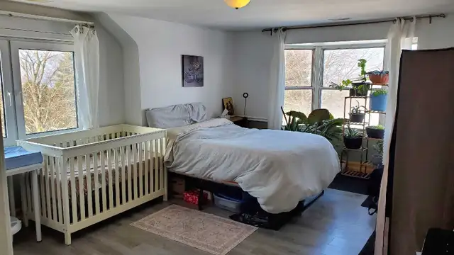 Upper Level of House for Rent - 2 Bed 2 Bath - Photo 2