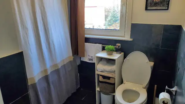 Upper Level of House for Rent - 2 Bed 2 Bath - Photo 6