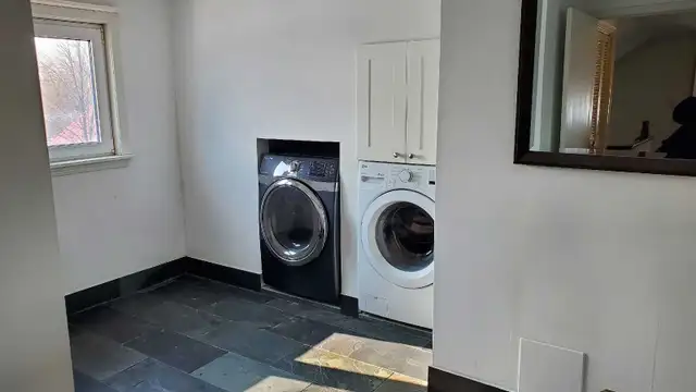 Upper Level of House for Rent - 2 Bed 2 Bath - Photo 7