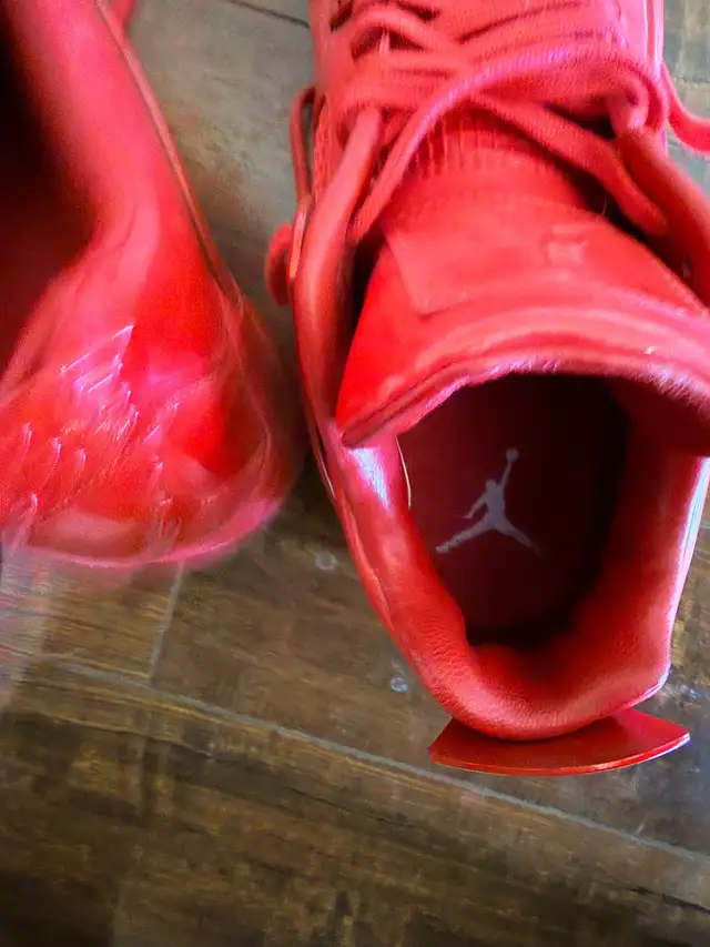 Red Jordan 4 Sneakers – Size 9.5 – Good Condition - Photo 2