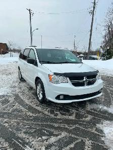2016 Dodge Grand Caravan SXT, STOW & GO,DVD PKG,NO ACCIDENTS - Photo 2