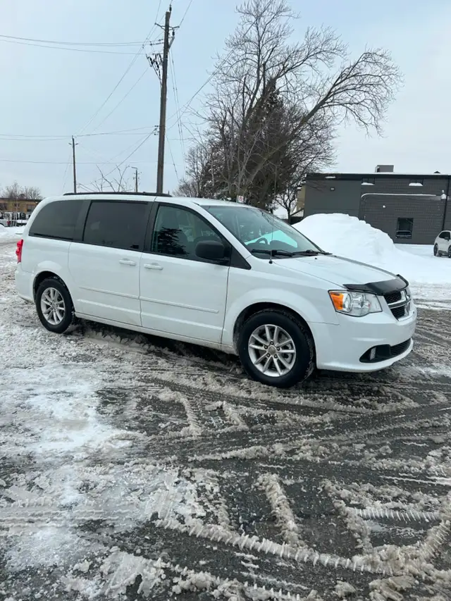 2016 Dodge Grand Caravan SXT, STOW & GO,DVD PKG,NO ACCIDENTS - Photo 4