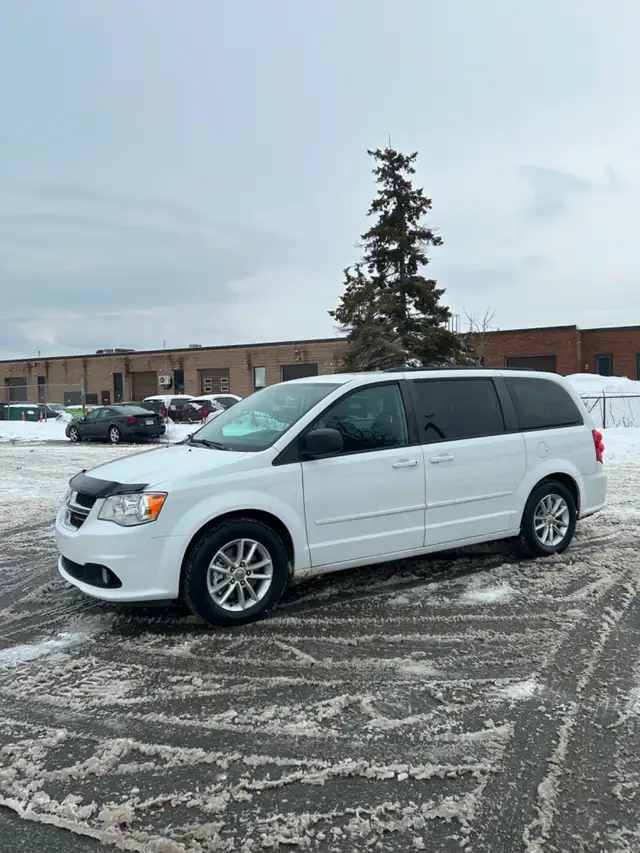 2016 Dodge Grand Caravan SXT, STOW & GO,DVD PKG,NO ACCIDENTS - Photo 6