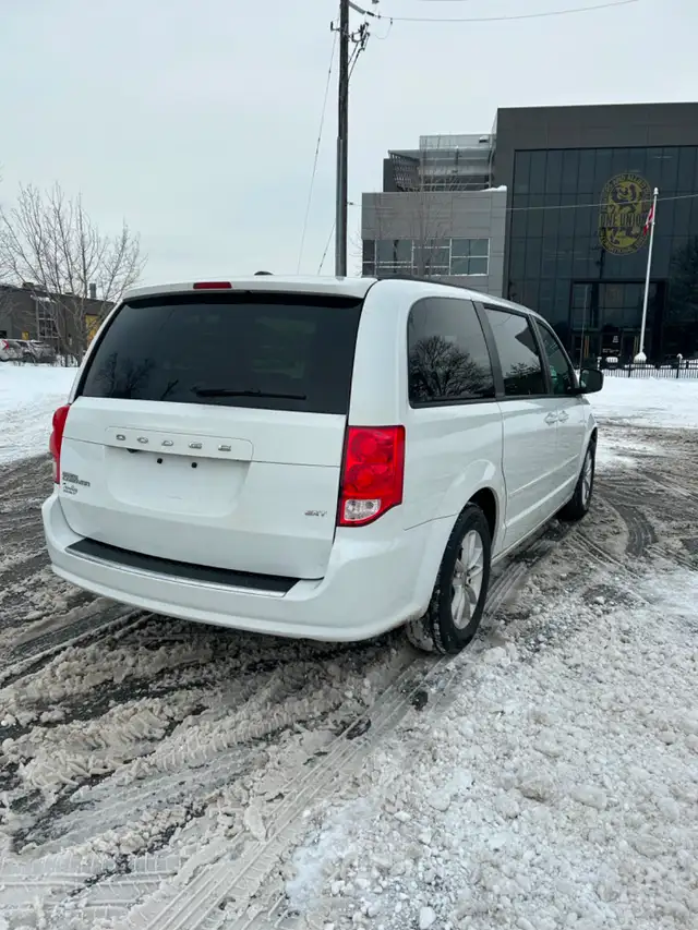 2016 Dodge Grand Caravan SXT, STOW & GO,DVD PKG,NO ACCIDENTS - Photo 8