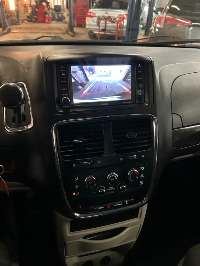 2016 Dodge Grand Caravan SXT, STOW & GO,DVD PKG,NO ACCIDENTS - Photo 10