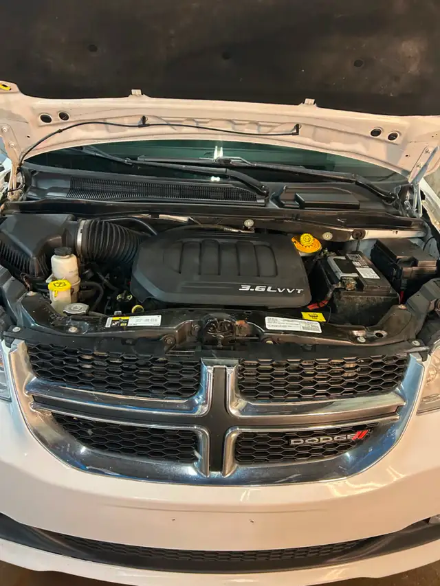 2016 Dodge Grand Caravan SXT, STOW & GO,DVD PKG,NO ACCIDENTS - Photo 11