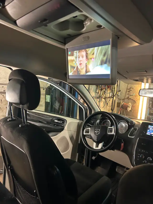 2016 Dodge Grand Caravan SXT, STOW & GO,DVD PKG,NO ACCIDENTS - Photo 14