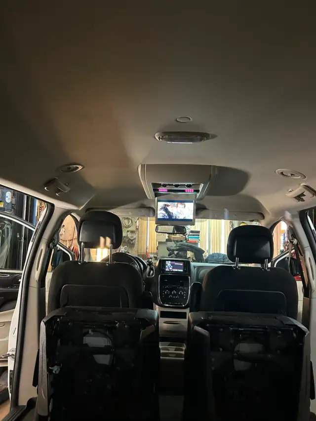 2016 Dodge Grand Caravan SXT, STOW & GO,DVD PKG,NO ACCIDENTS - Photo 15