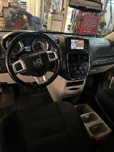 2016 Dodge Grand Caravan SXT, STOW & GO,DVD PKG,NO ACCIDENTS - Photo 16