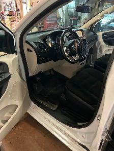 2016 Dodge Grand Caravan SXT, STOW & GO,DVD PKG,NO ACCIDENTS - Photo 17
