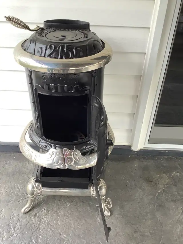 Antique Cast Iron Wood Stove - Photo 4