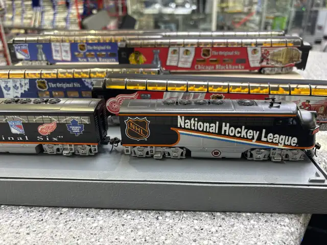 Bradford / Hawthorne Original Six NHL Train Set - Photo 2