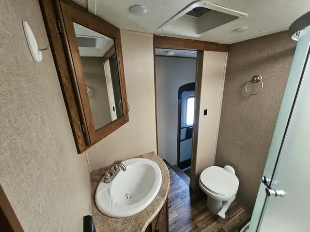 2017 Coachman 29 BHS 29 Ft T/A Fifth Wheel Chaparral Lite - Photo 22