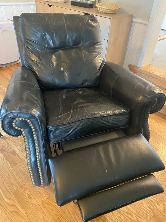 Recliner - FREE!