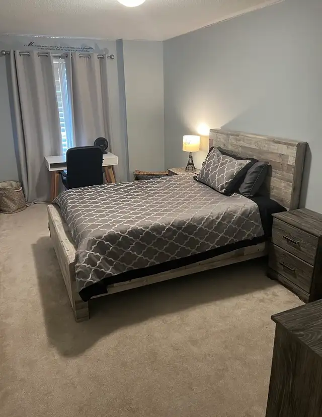 North Oshawa Large Room Rental -Single Occupancy- Female Student