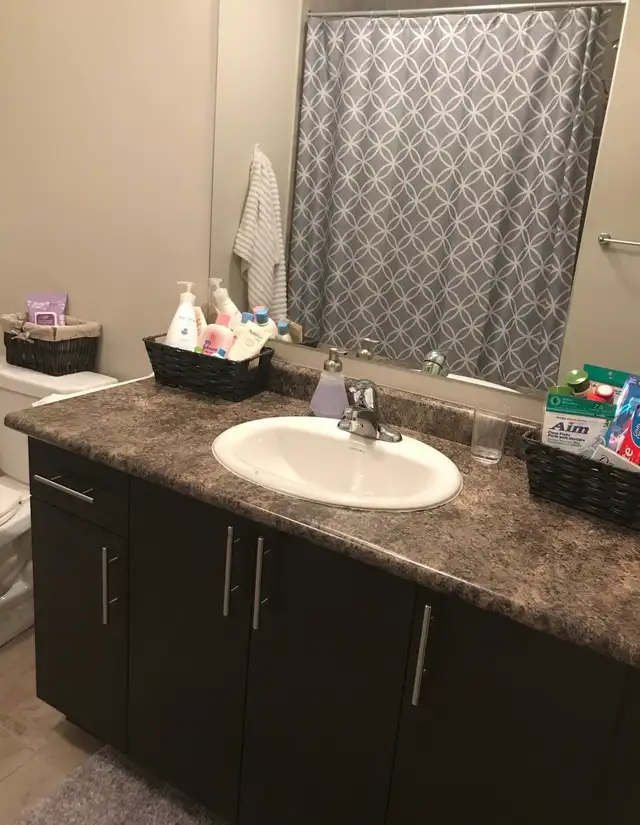 North Oshawa Large Room Rental -Single Occupancy- Female Student - Photo 4