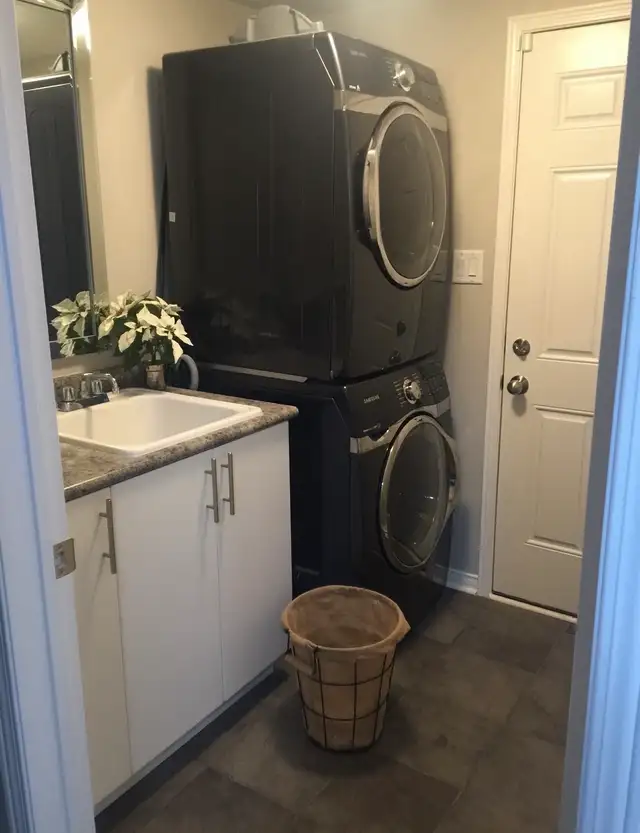 North Oshawa Large Room Rental -Single Occupancy- Female Student - Photo 5