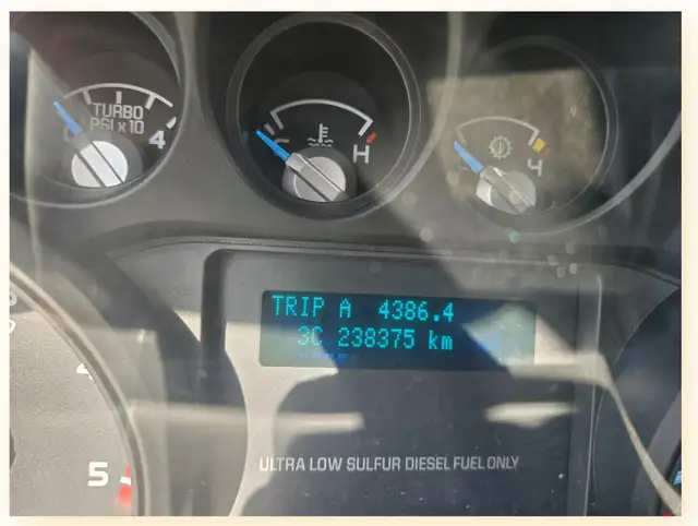 2011 FORD F450 Super Duty Box Truck - Photo 5