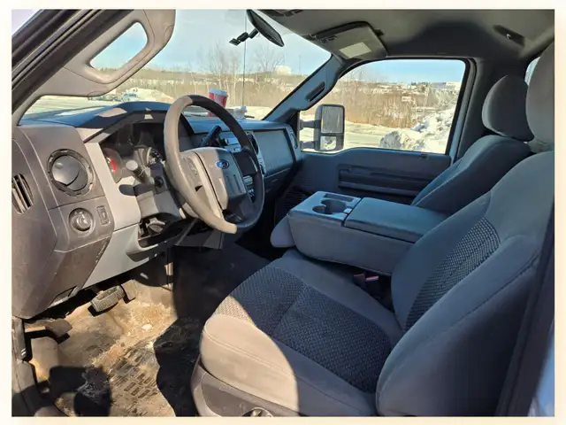 2011 FORD F450 Super Duty Box Truck - Photo 6