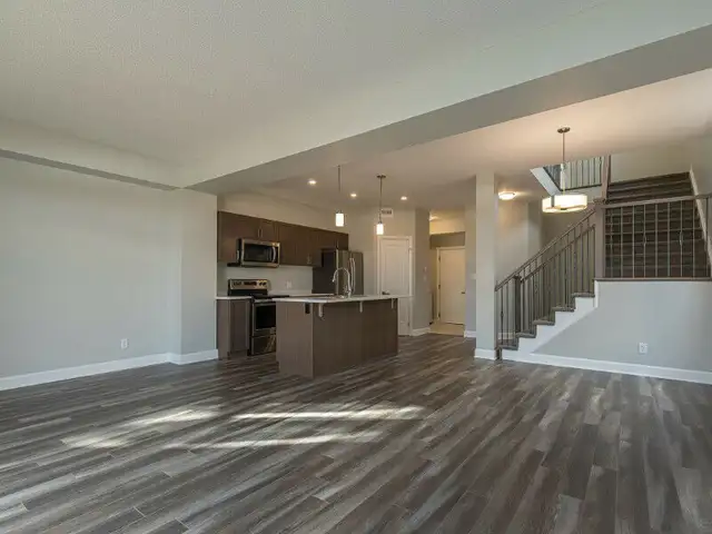Best Area! Rent 3 Bedrooms, 2.5 Bath Luxury house in West end - Photo 2
