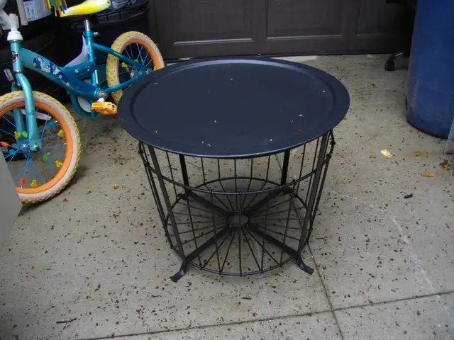 nice metal patio table,  top lifts off