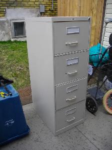 4 drawer metal filing cabinet, dos not lock