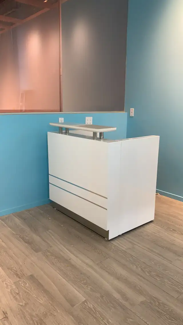 High Gloss Reception Desks - Photo 9