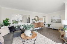 Thoughtfully Updated 3bdrm 2bth Bungalow situated on corner lot! - Photo 3