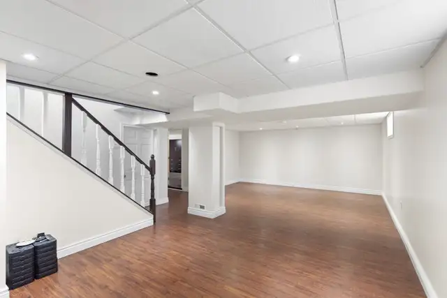 Thoughtfully Updated 3bdrm 2bth Bungalow situated on corner lot! - Photo 9